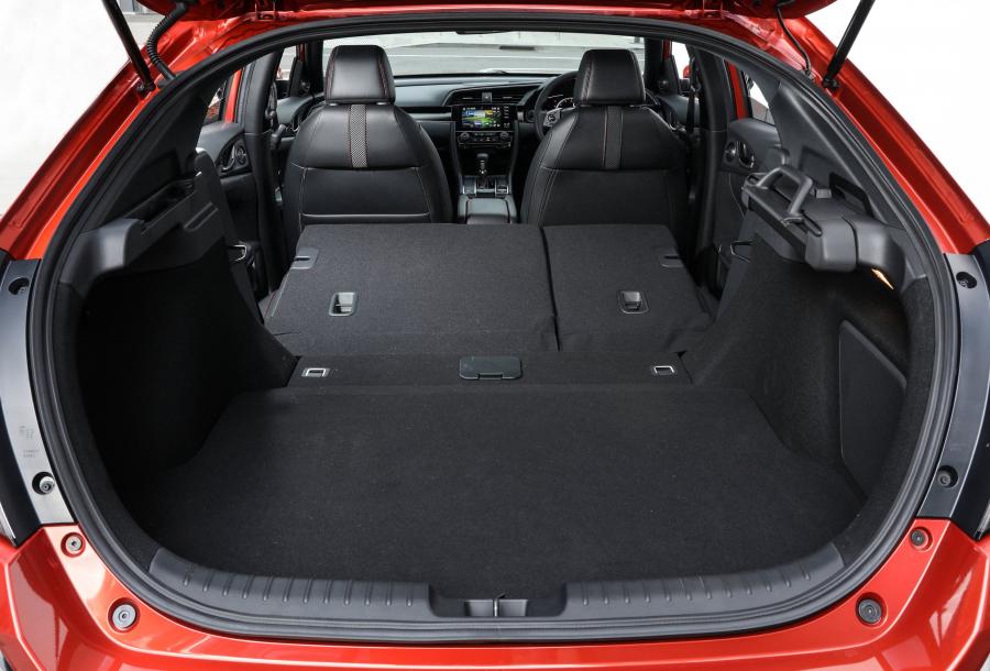 Багажник Honda Civic RS Hatchback (FK) 2020 года  (AU) (фото 38 из 42)